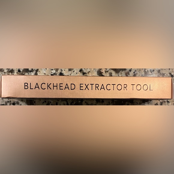Blackhead Extracting Tool - Picture 2 of 5